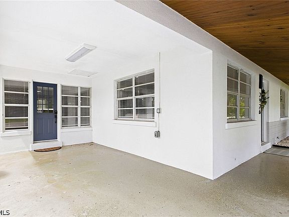 3rd image of 2926 Holly Rd