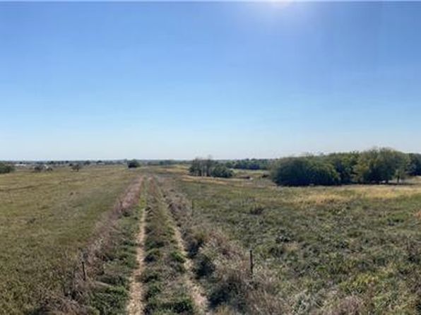 NW 200th Rd, Centerview, MO 64019