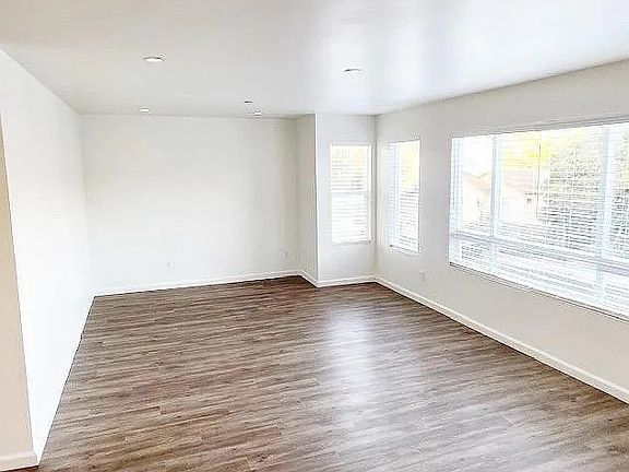 5th image of 1626-1628 Annie St #1