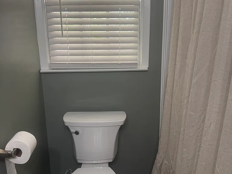 Comfort height toilet