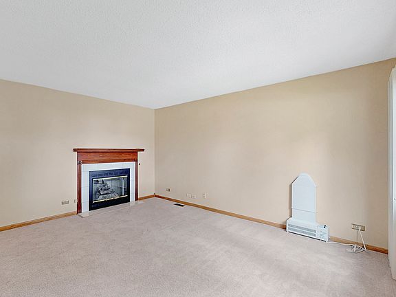 5th image of 624 Tanglewood Dr