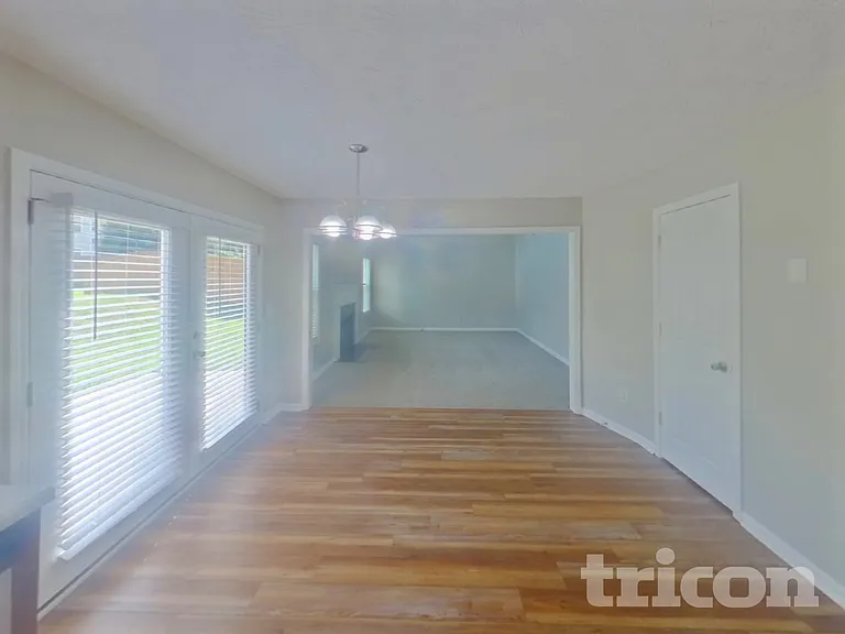 1916 Hillspring Ln — Photo 6