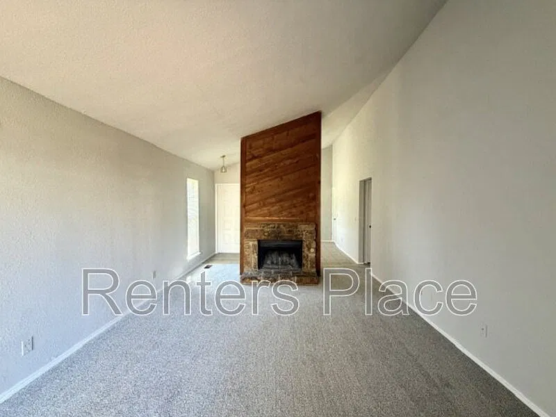 3 bed, 2.0 bath, 1200 sqft, $1,395 — Photo 3
