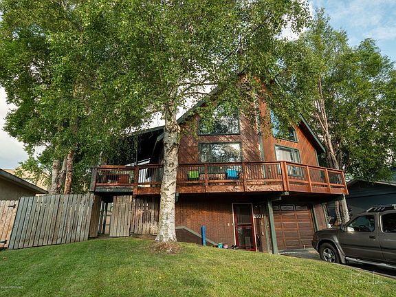 3rd image of 2901 Leawood Dr