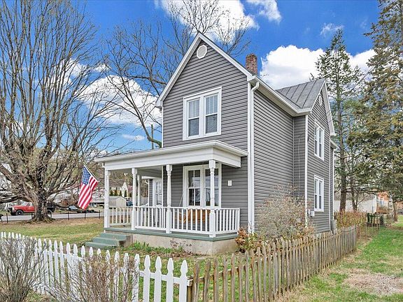 2nd image of 902 Piedmont Ave