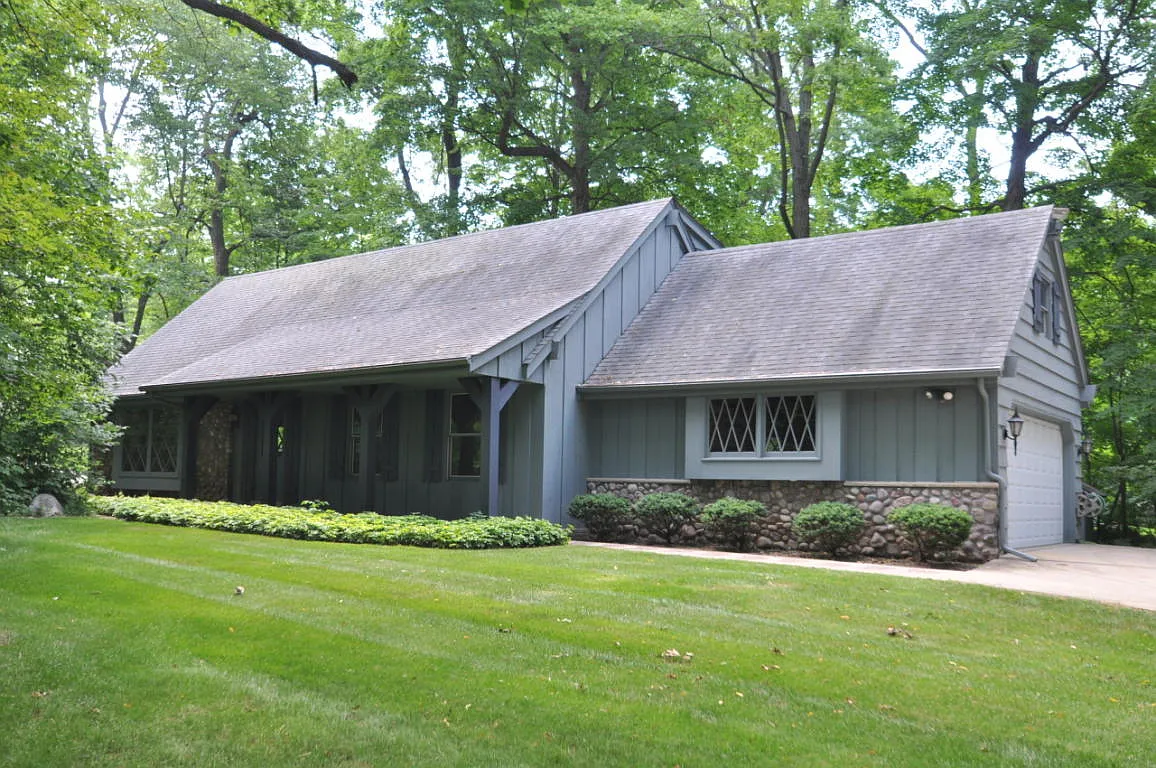 N75W22353 Chestnut Hill Rd photo 1