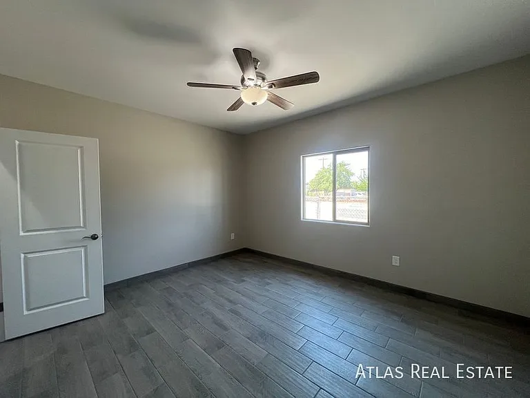808 E 35th St #1 — Photo 12