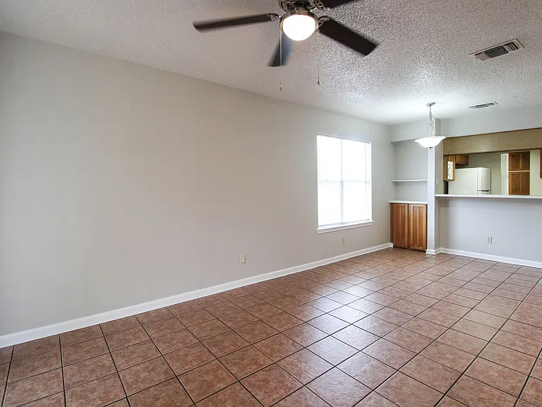 961 Schertz Pkwy — Photo 5