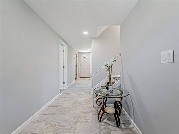 5th image of 639 Americus Ave
