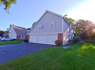 46 Pine Cir, Cary, IL 60013