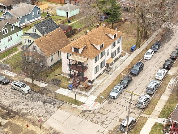 4th image of 90 Catherine St