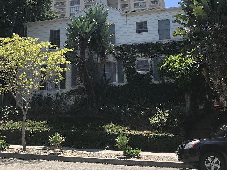 1st image of 421 Shirley Pl