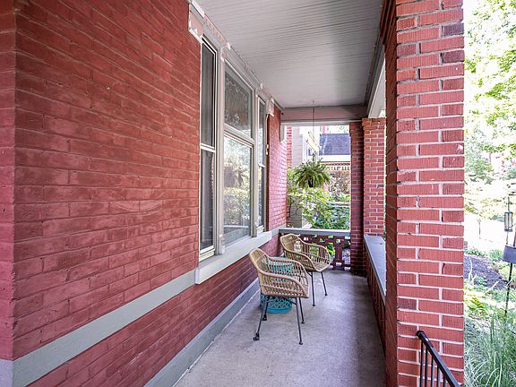 4th image of 546 E 4th St