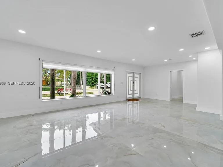 200 N Hibiscus Dr — Photo 5
