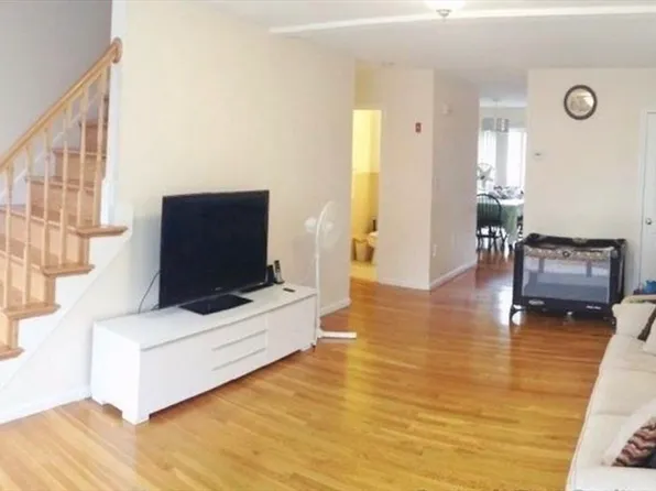 11 Miller St, Somerville, MA 02143