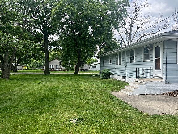 5th image of 1836 Curtis Ave