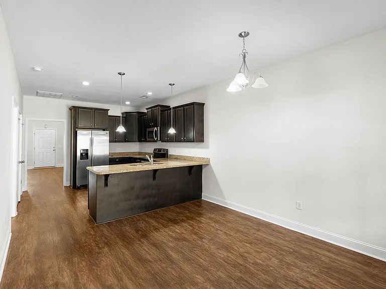 102 Ledbury Cv — Photo 10