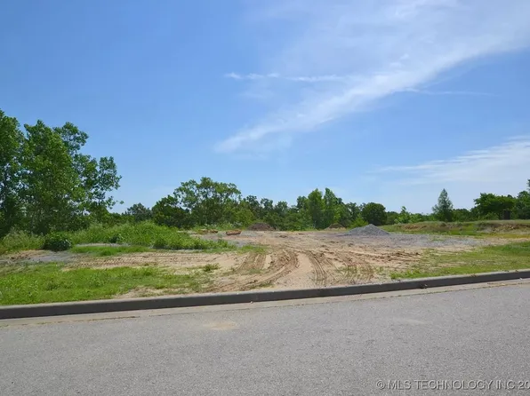 1605 N Old North Pl, Sand Springs, OK 74063