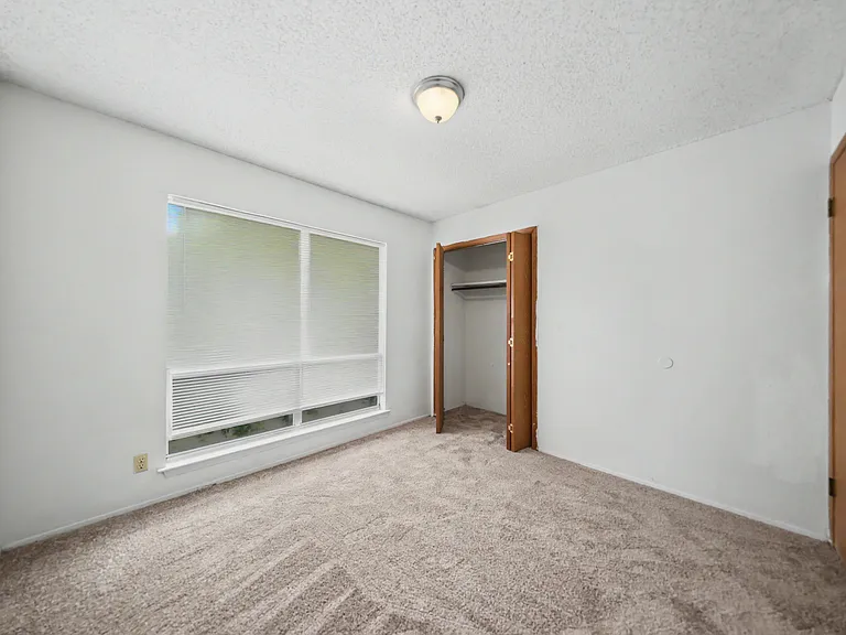 705 W Ave D, Belton — Photo 12