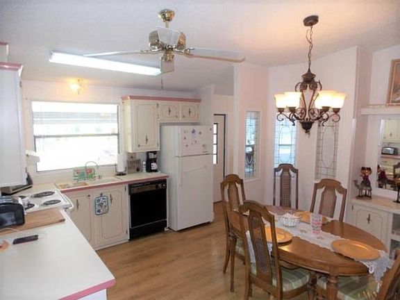 3rd image of 1730 Douglas Ave