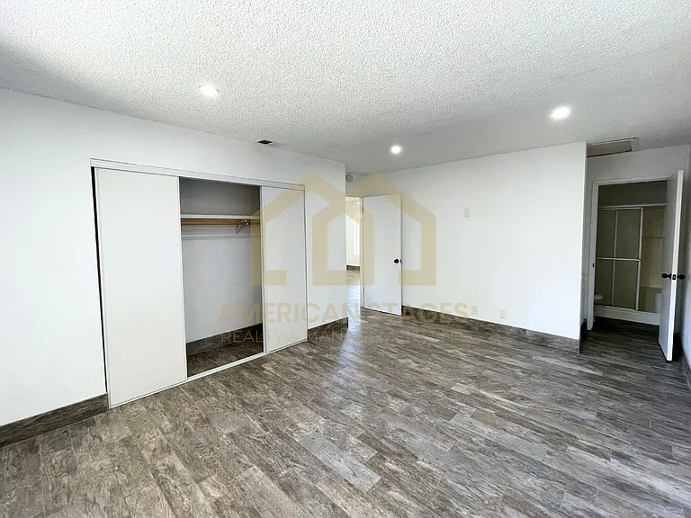 916 N M Pl — Photo 14