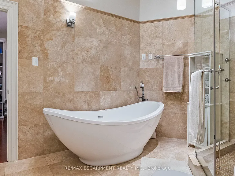 615 Vanessa Cres — Photo 20