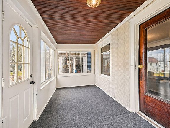 2nd image of 874 Margaret St