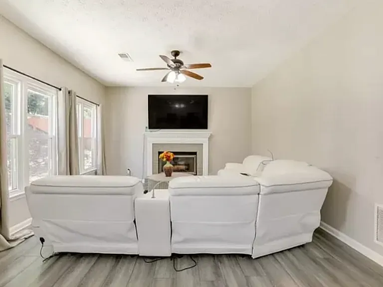 7136 Woodstone Dr — Photo 17