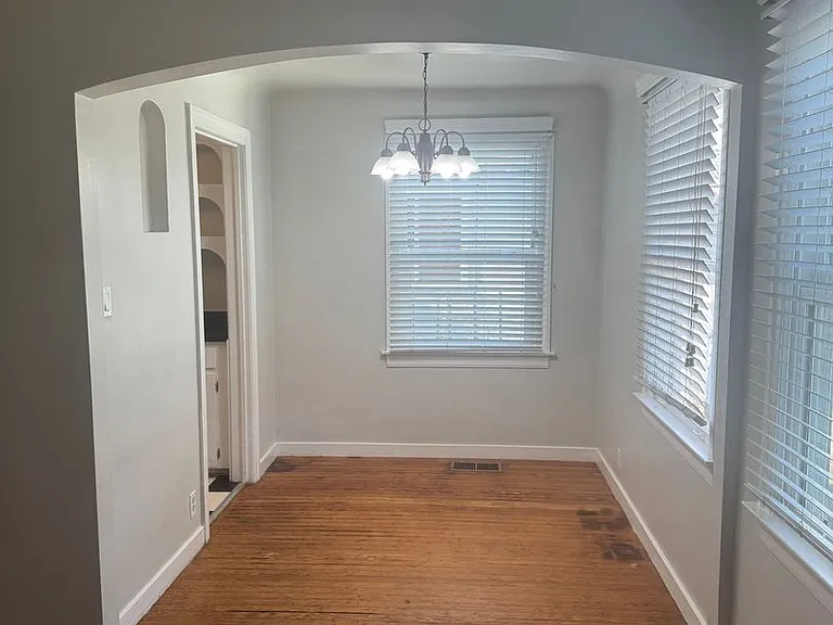 2572 Russell St — Photo 5