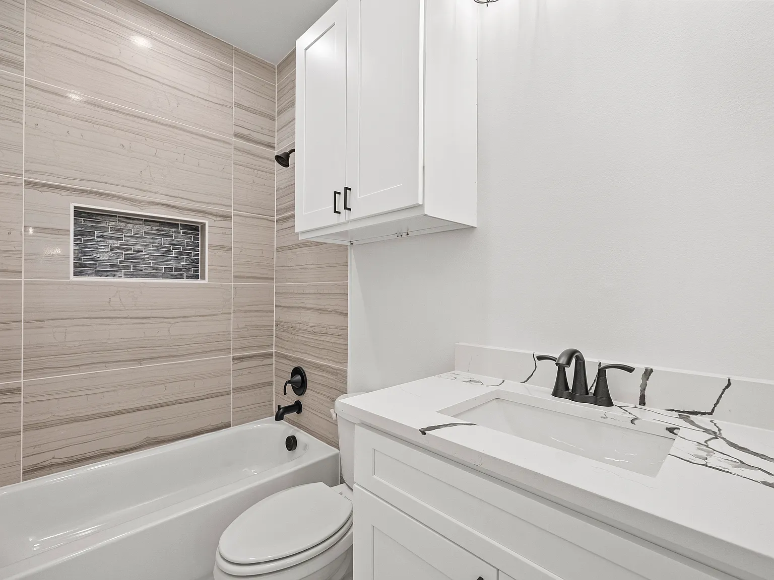 3 bed, 1246 sqft, $2,000 — Photo 2