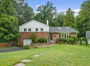 7 Burkewood Rd, Hartsdale, NY 10530