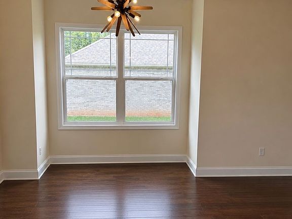 5th image of 815 Westridge Cir
