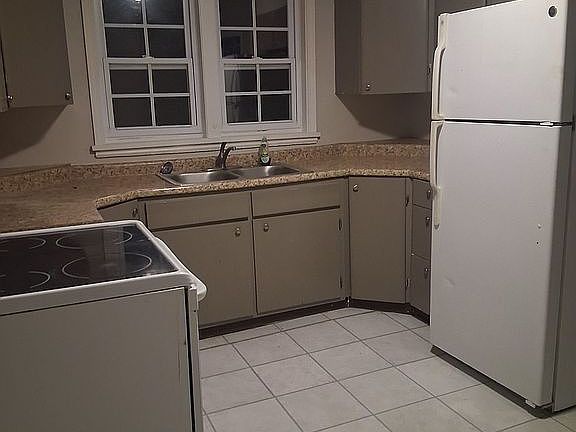 3rd image of 444 Ash St