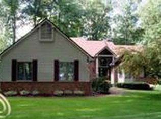 8990 Silver Pine Dr, South Lyon, MI