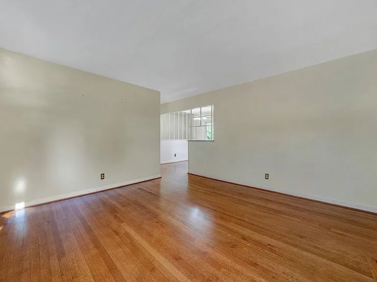 3260 Rasmont Rd — Photo 4