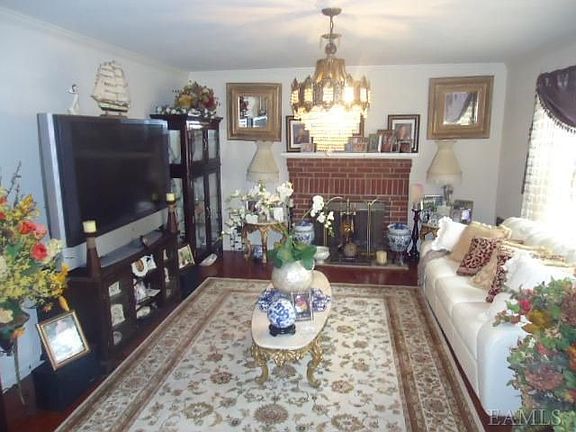 3rd image of 2 Shelley Ave
