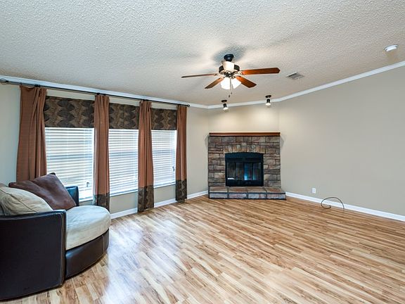 4th image of 293 Black Oak Dr