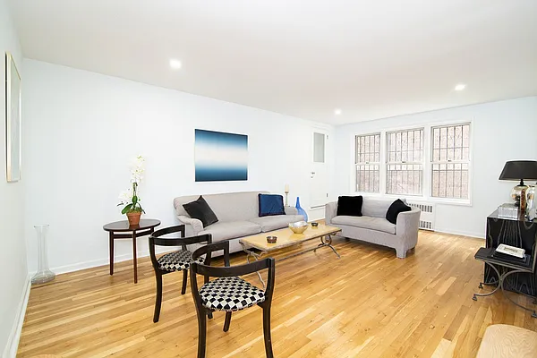 Sold by Qwest Residential Downtown LLC | media 4