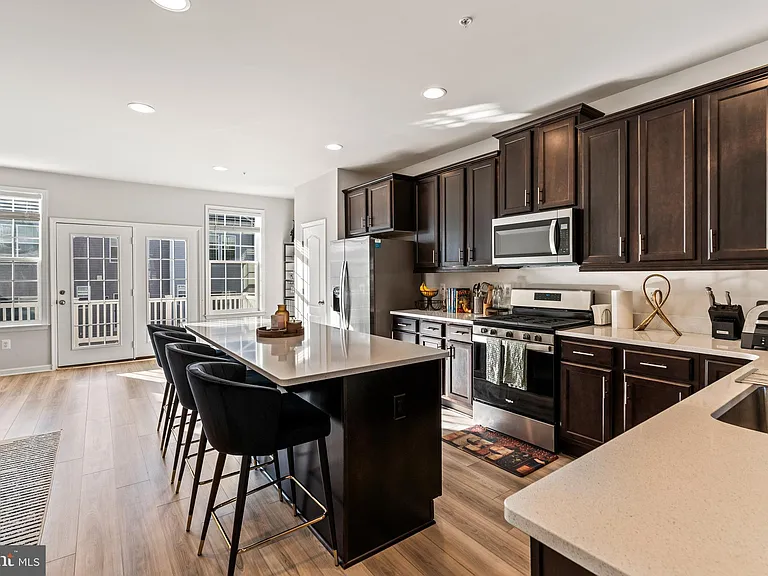 7709 Presidential Pkwy — Photo 8