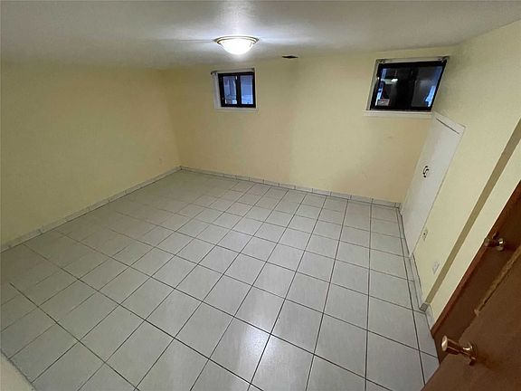 5th image of 225 Oakwood Ave