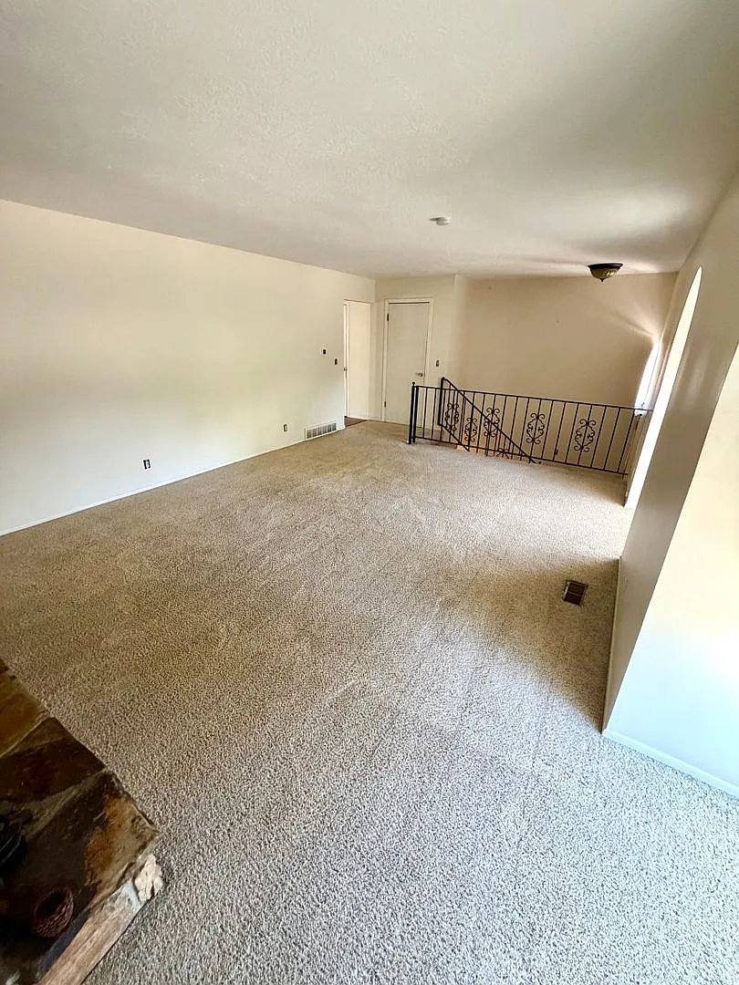 5719-21 Highland Drive — Photo 2