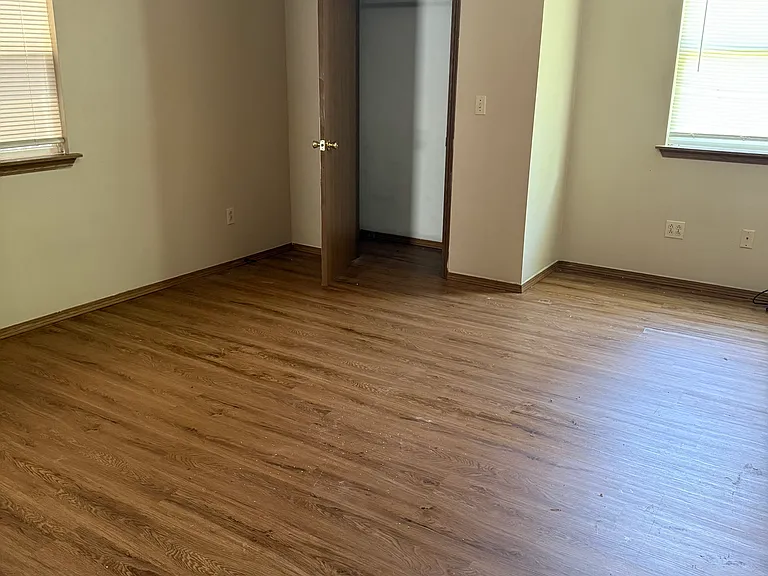 1513 S Case St — Photo 15