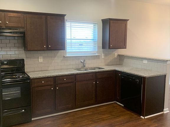 3rd image of 508 Tulip Ln