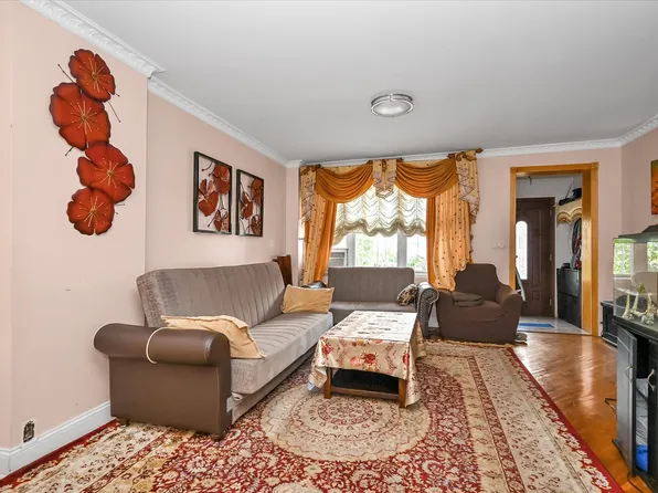 147-31 Hoover Avenue image 2 of 15