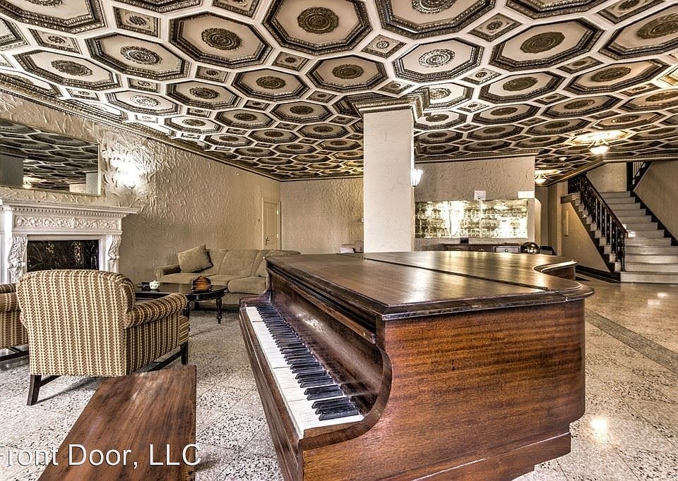 1st image of 4616 Lindell Blvd APT 415