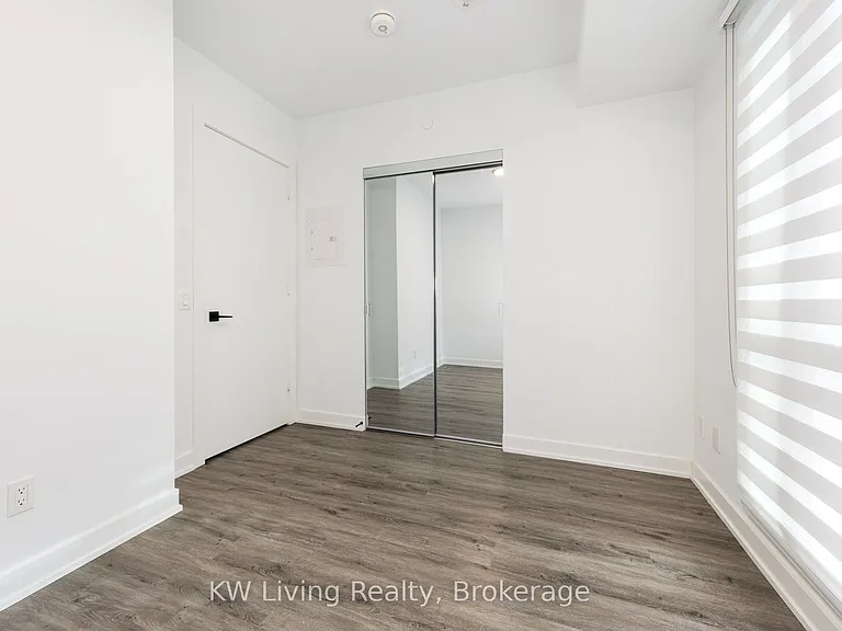 327 King St W #1302 — Photo 11