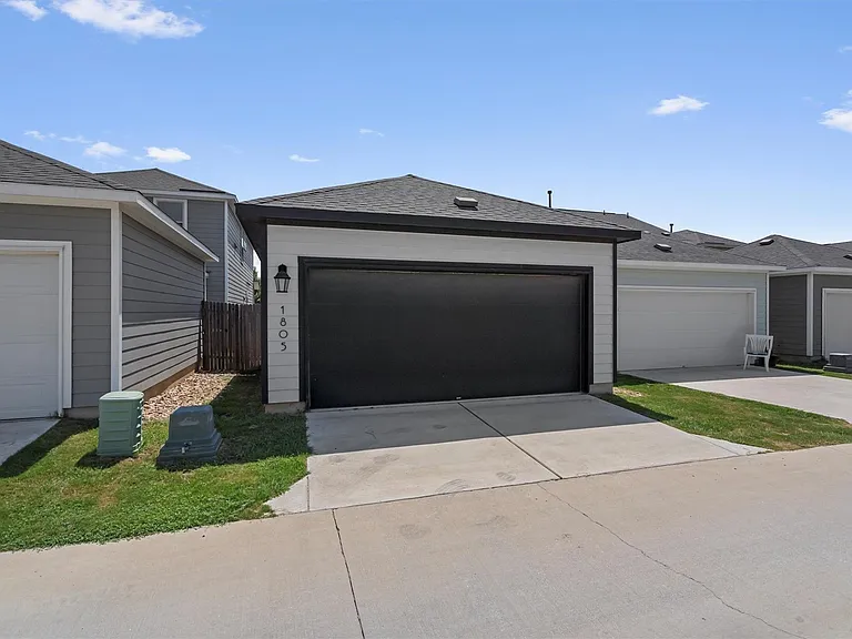 1805 Artesian Springs Xing — Photo 30