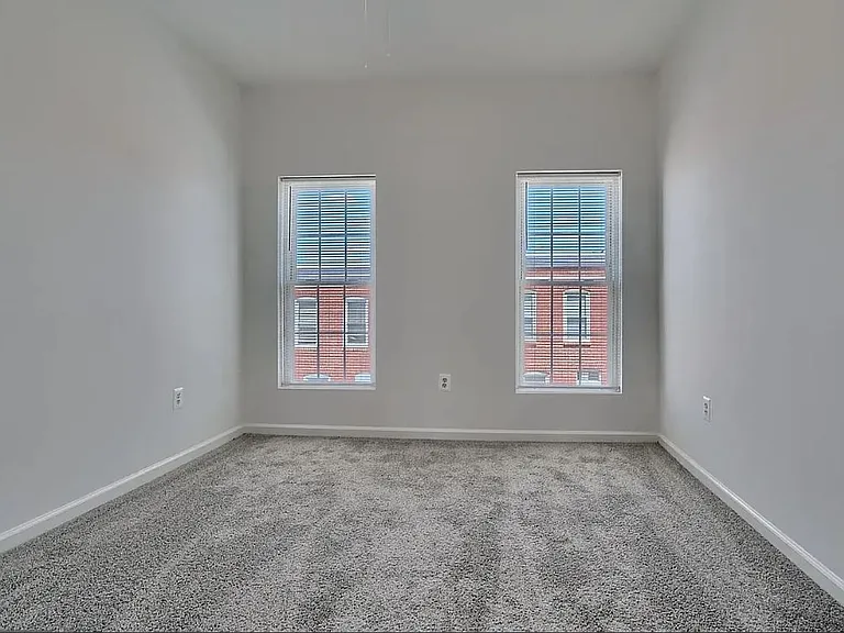 104 N Rose St — Photo 7