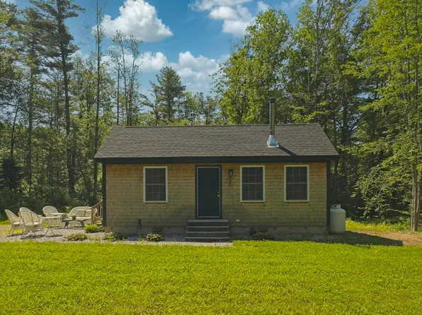 4 Boulder Cove Way, Bremen, ME 04551