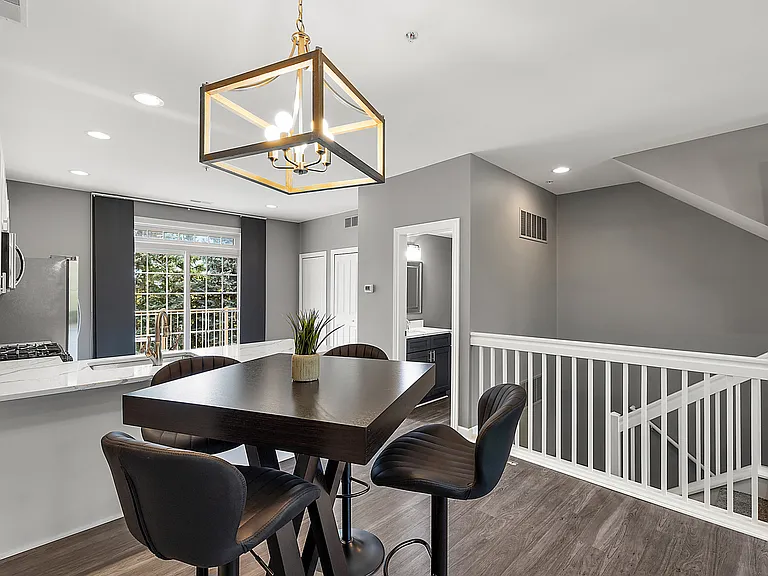 527 Lewis St — Photo 13